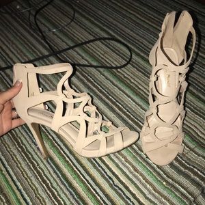 CREAM HIGH HEELS